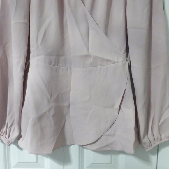 LE-CHATEAU light pink long sleeve v-neck blouse - Picture 6 of 12